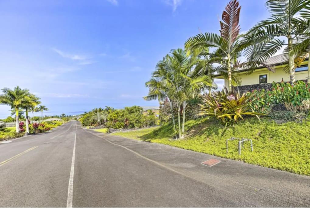 Sweeping Ocean Views Ideal Location Gated Villa Kailua-Kona Exterior foto